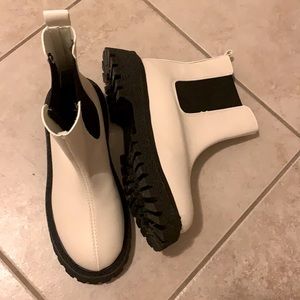 NWOT Platform Boots